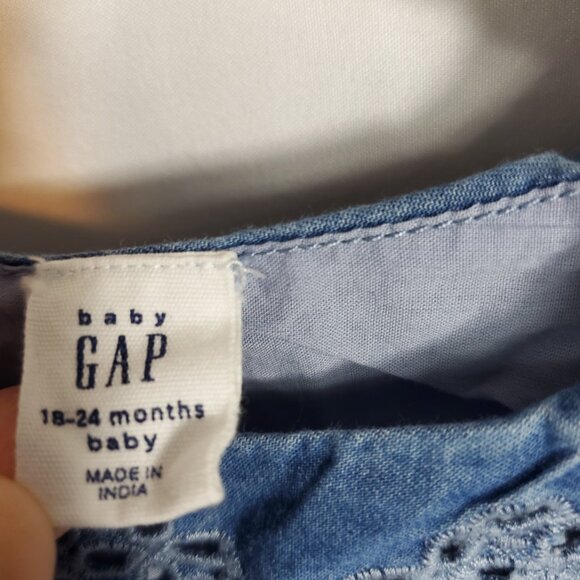 Adorable Denim Blue Gap Baby Girl Eyelet Chambray Flutter Dress Sz 18-24mnths - Picture 3 of 8